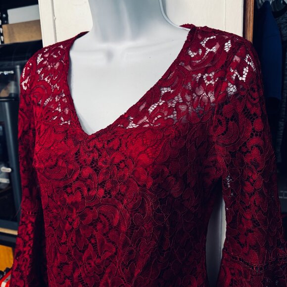 White House Black Market Red Lace Drama Sleeve Dress Size 4/6 - Picture 7 of 7